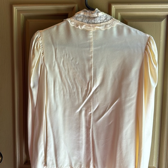 Vintage 70s ivory lace high collar satiny feel ladies top size 9. - Picture 6 of 9